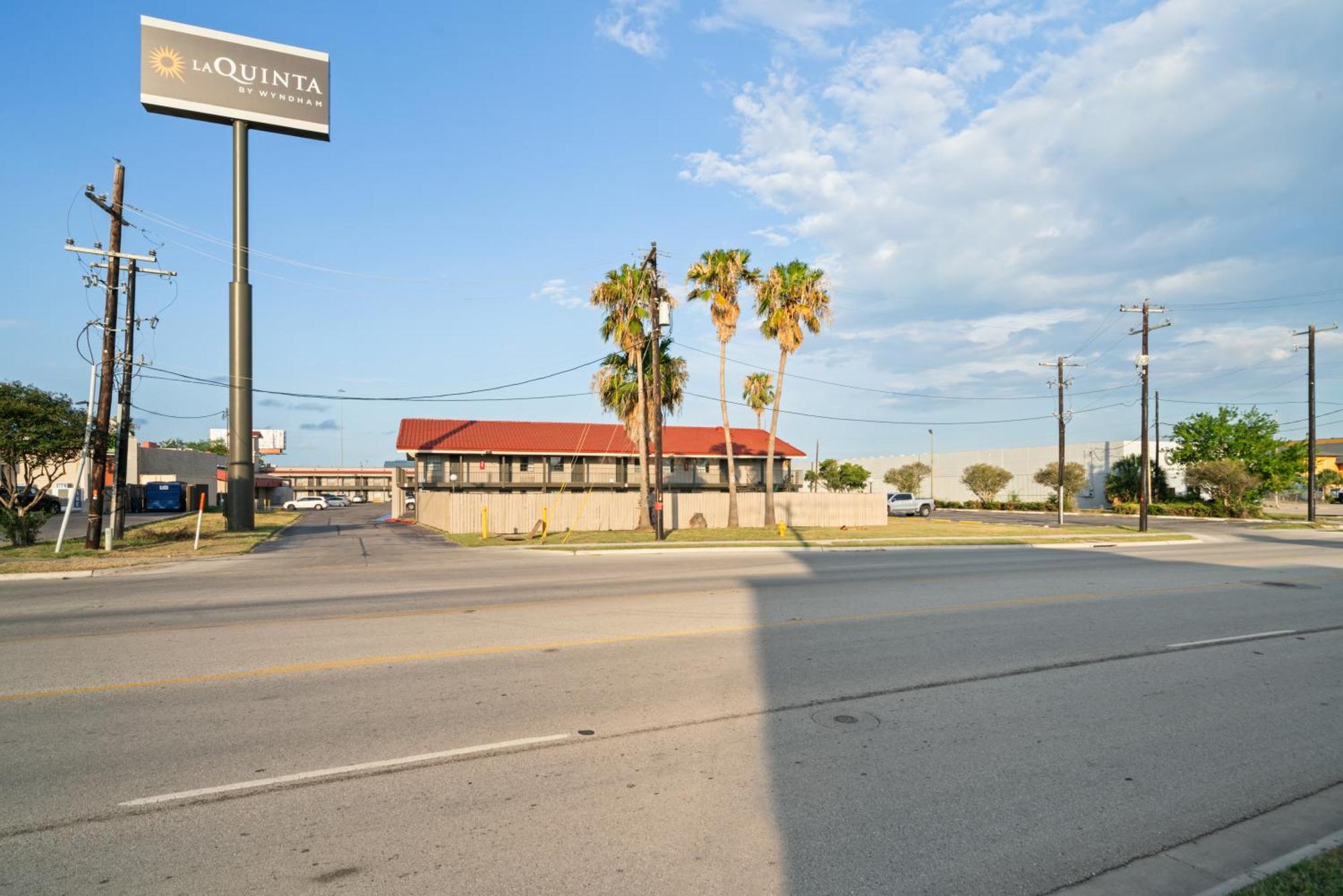 La Quinta Inn By Wyndham Corpus Christi North Exterior photo