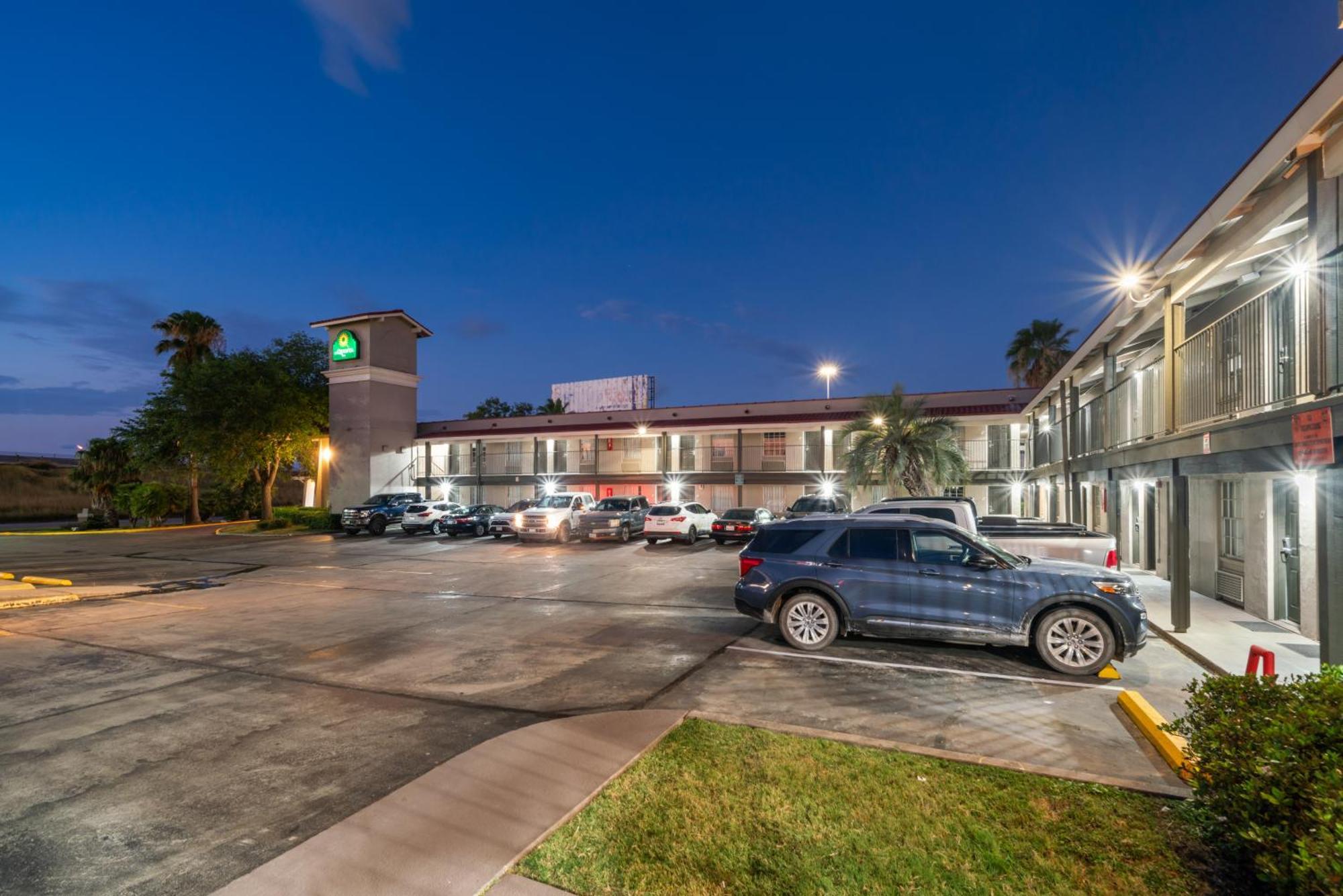 La Quinta Inn By Wyndham Corpus Christi North Exterior photo