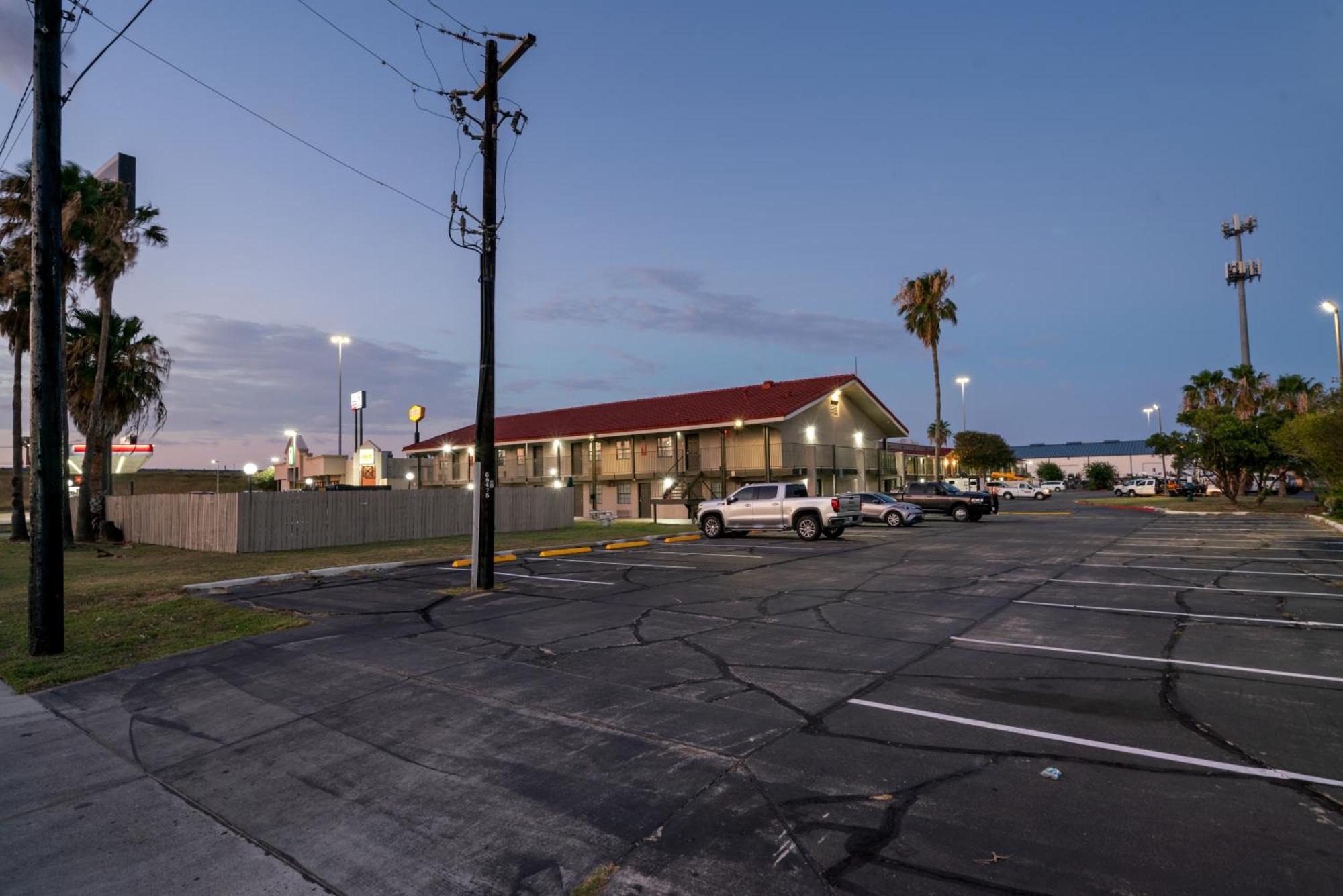 La Quinta Inn By Wyndham Corpus Christi North Exterior photo