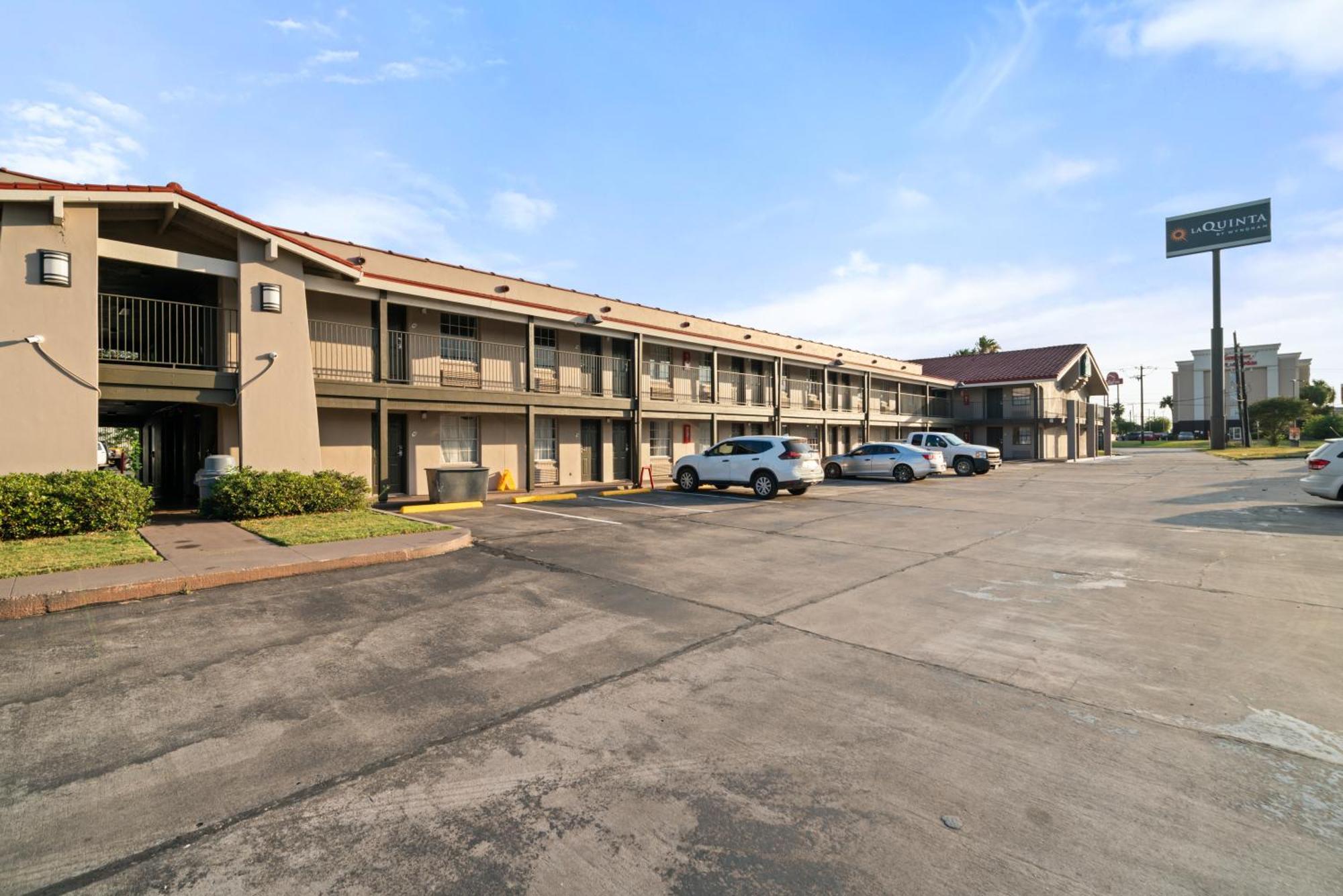 La Quinta Inn By Wyndham Corpus Christi North Exterior photo