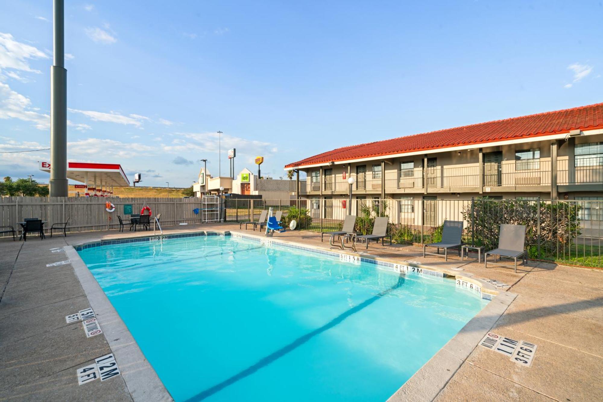 La Quinta Inn By Wyndham Corpus Christi North Exterior photo