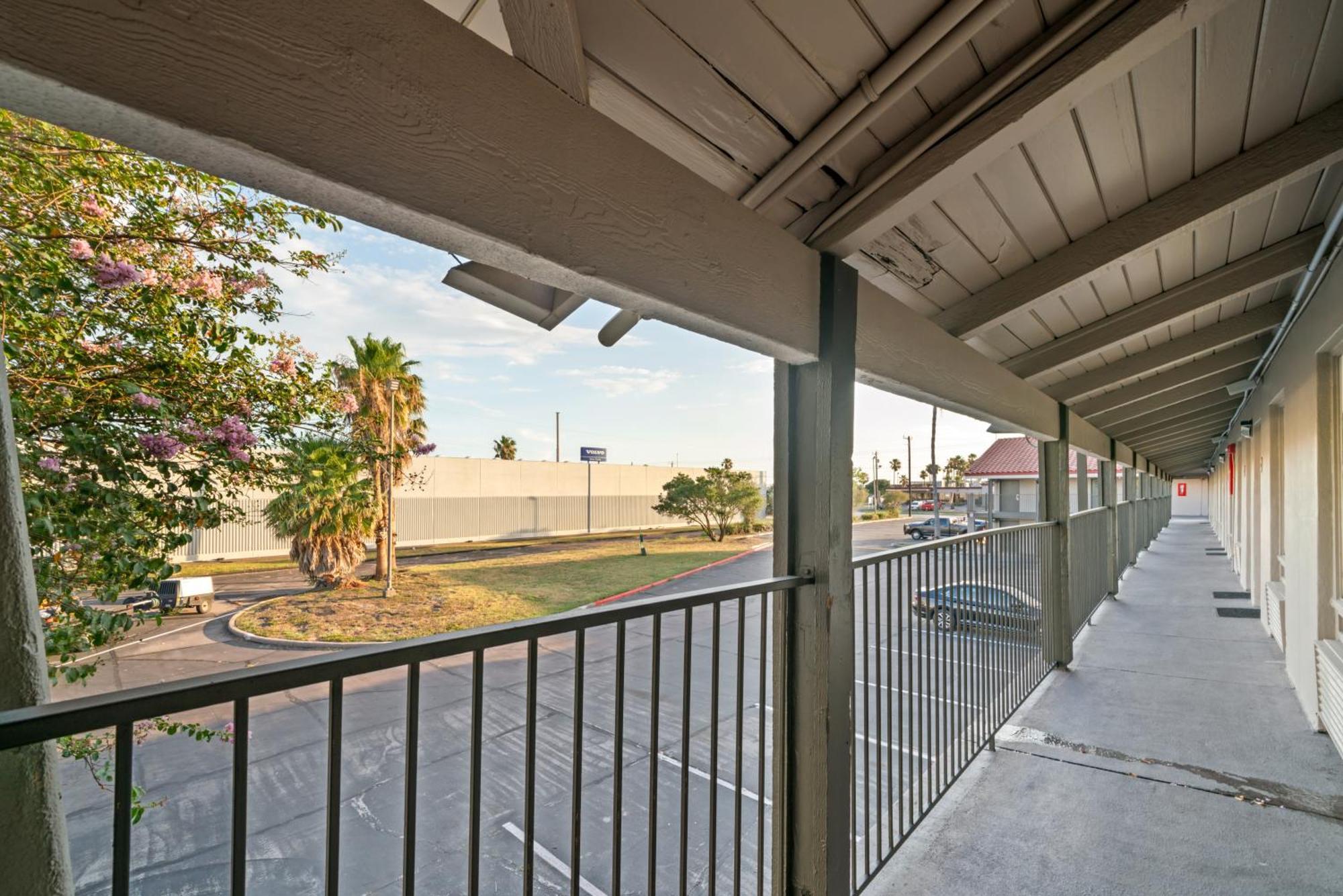 La Quinta Inn By Wyndham Corpus Christi North Exterior photo