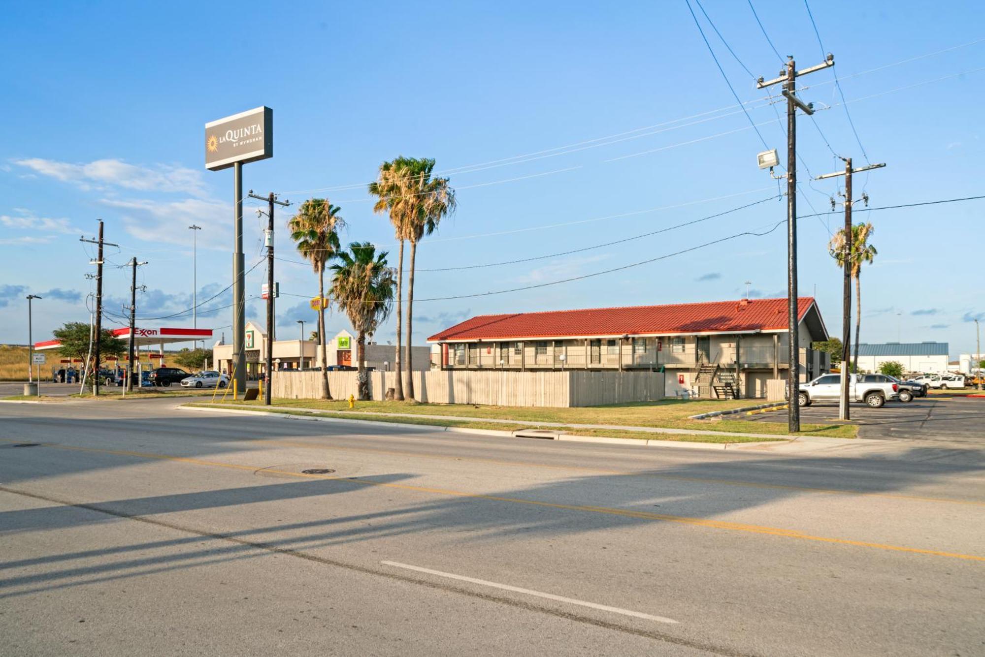 La Quinta Inn By Wyndham Corpus Christi North Exterior photo