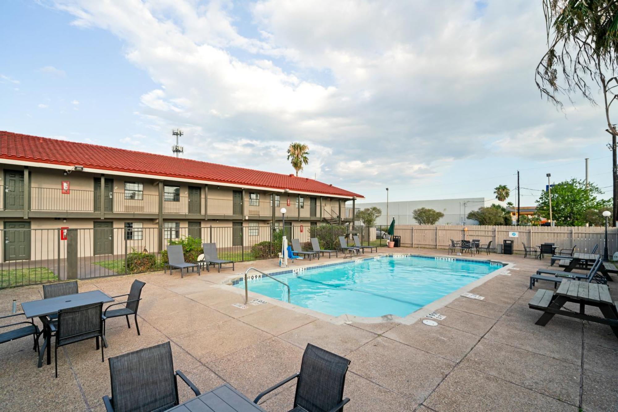 La Quinta Inn By Wyndham Corpus Christi North Exterior photo