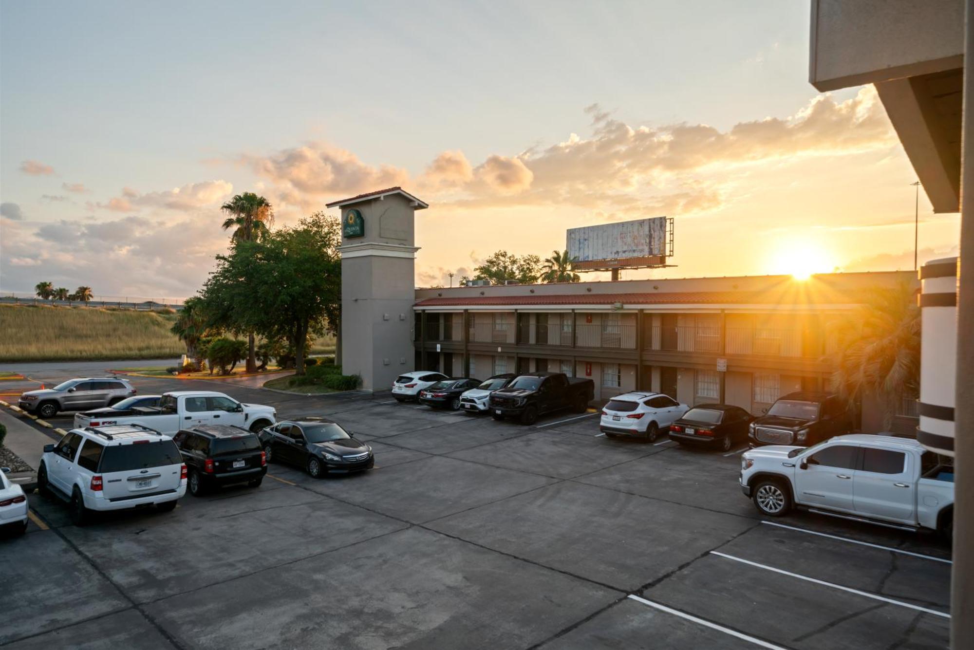 La Quinta Inn By Wyndham Corpus Christi North Exterior photo