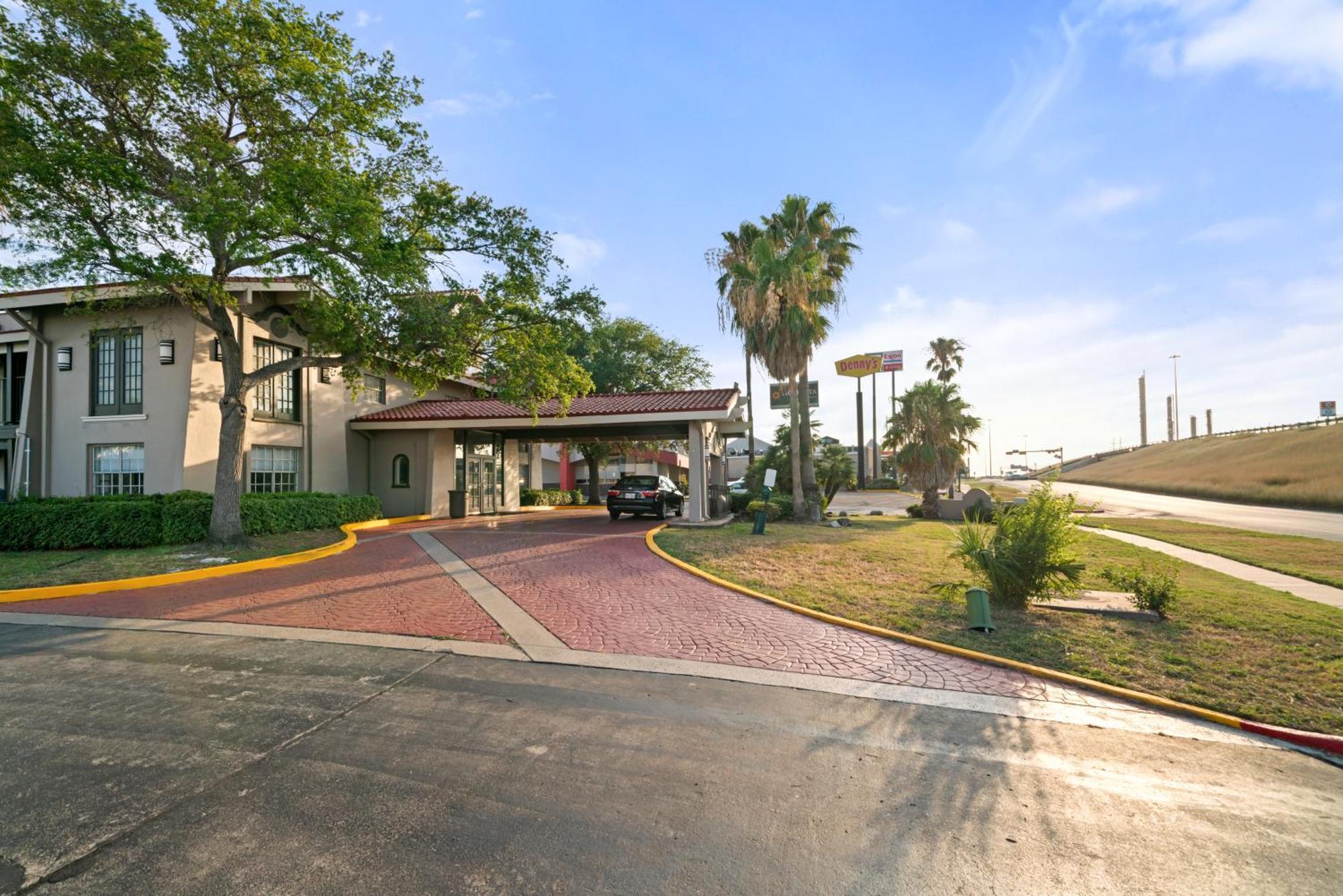 La Quinta Inn By Wyndham Corpus Christi North Exterior photo