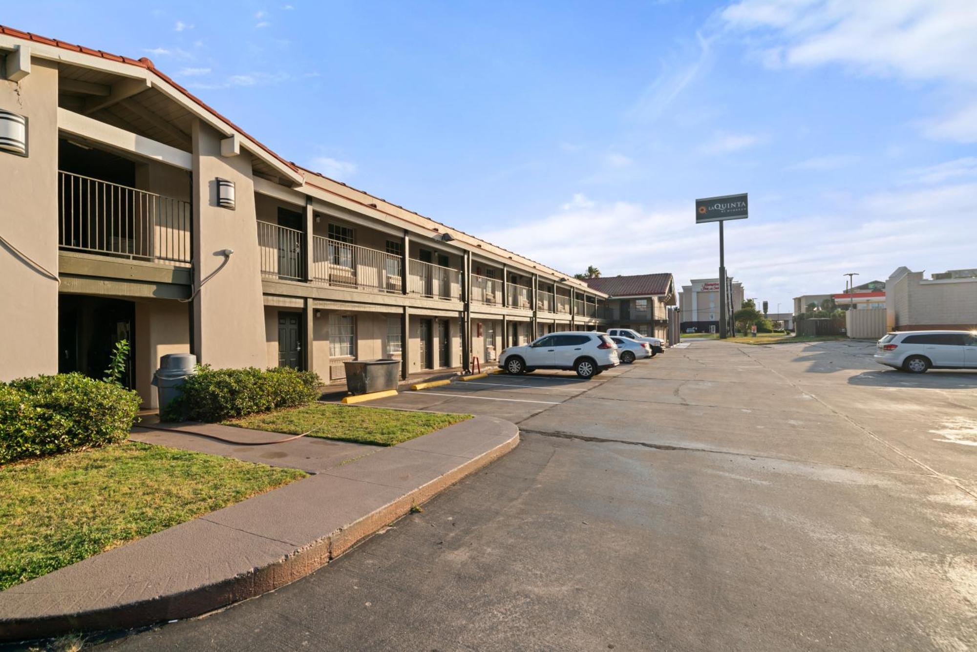 La Quinta Inn By Wyndham Corpus Christi North Exterior photo