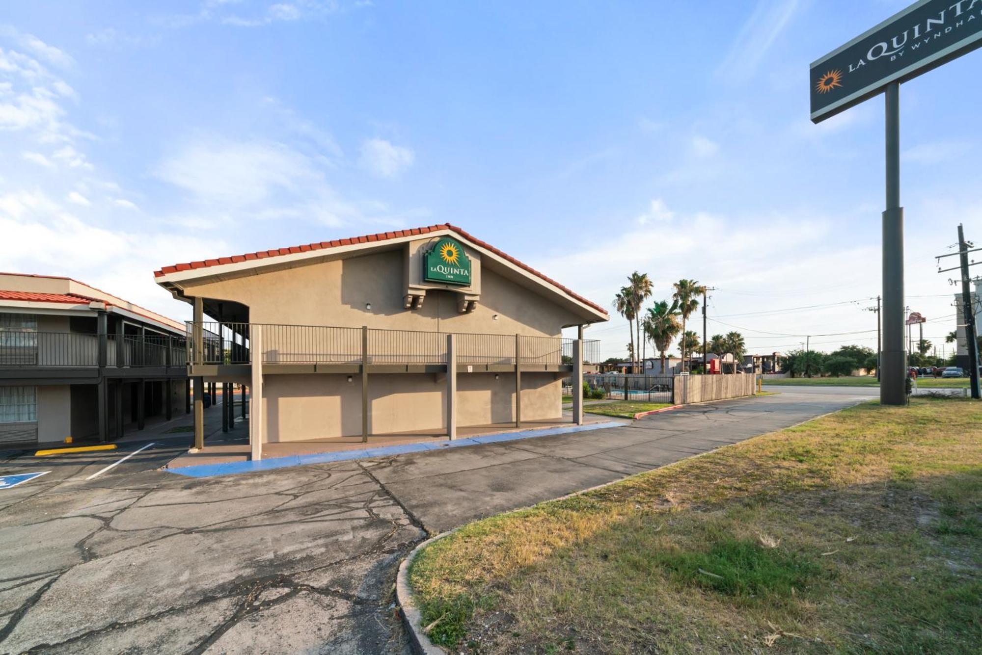 La Quinta Inn By Wyndham Corpus Christi North Exterior photo