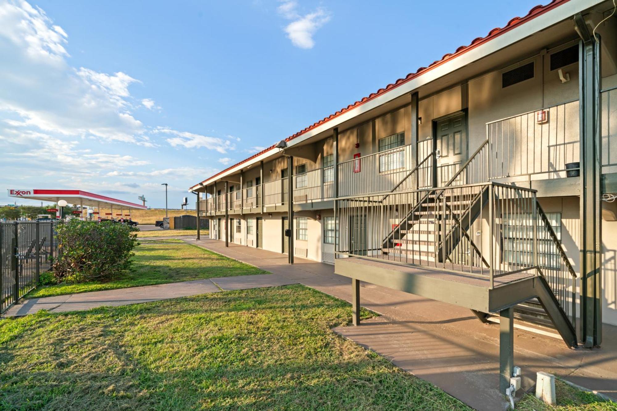 La Quinta Inn By Wyndham Corpus Christi North Exterior photo