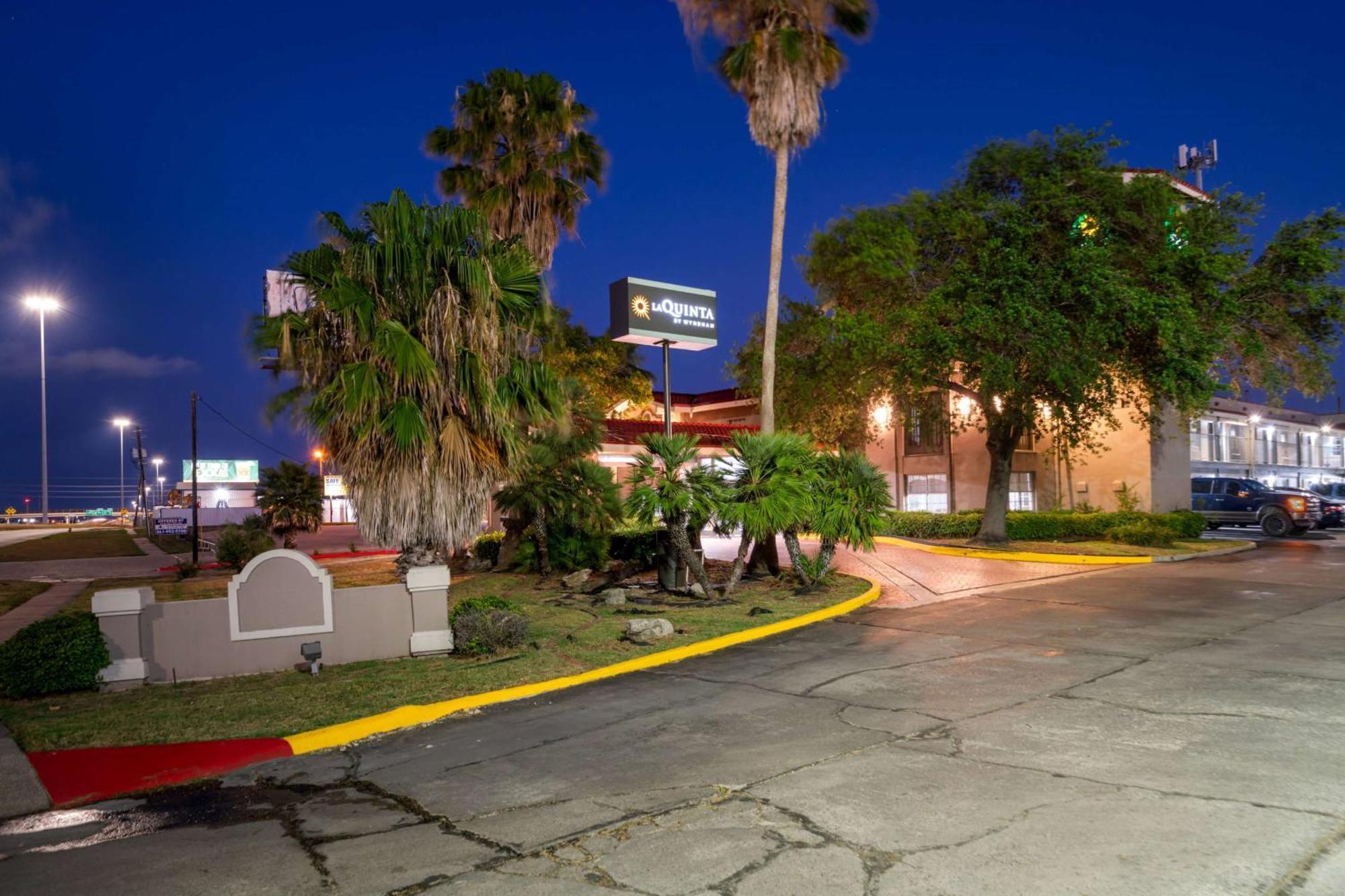 La Quinta Inn By Wyndham Corpus Christi North Exterior photo
