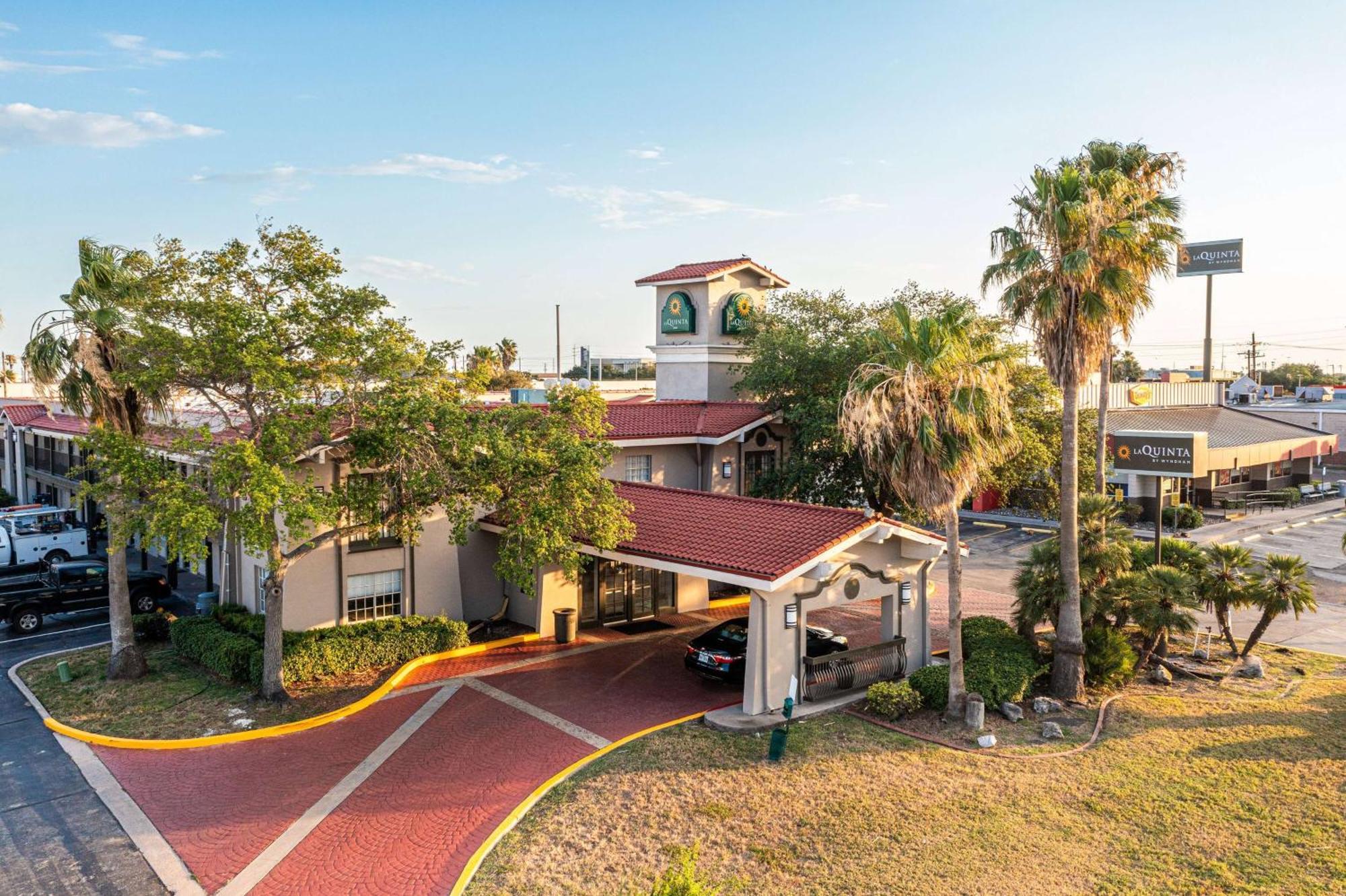 La Quinta Inn By Wyndham Corpus Christi North Exterior photo